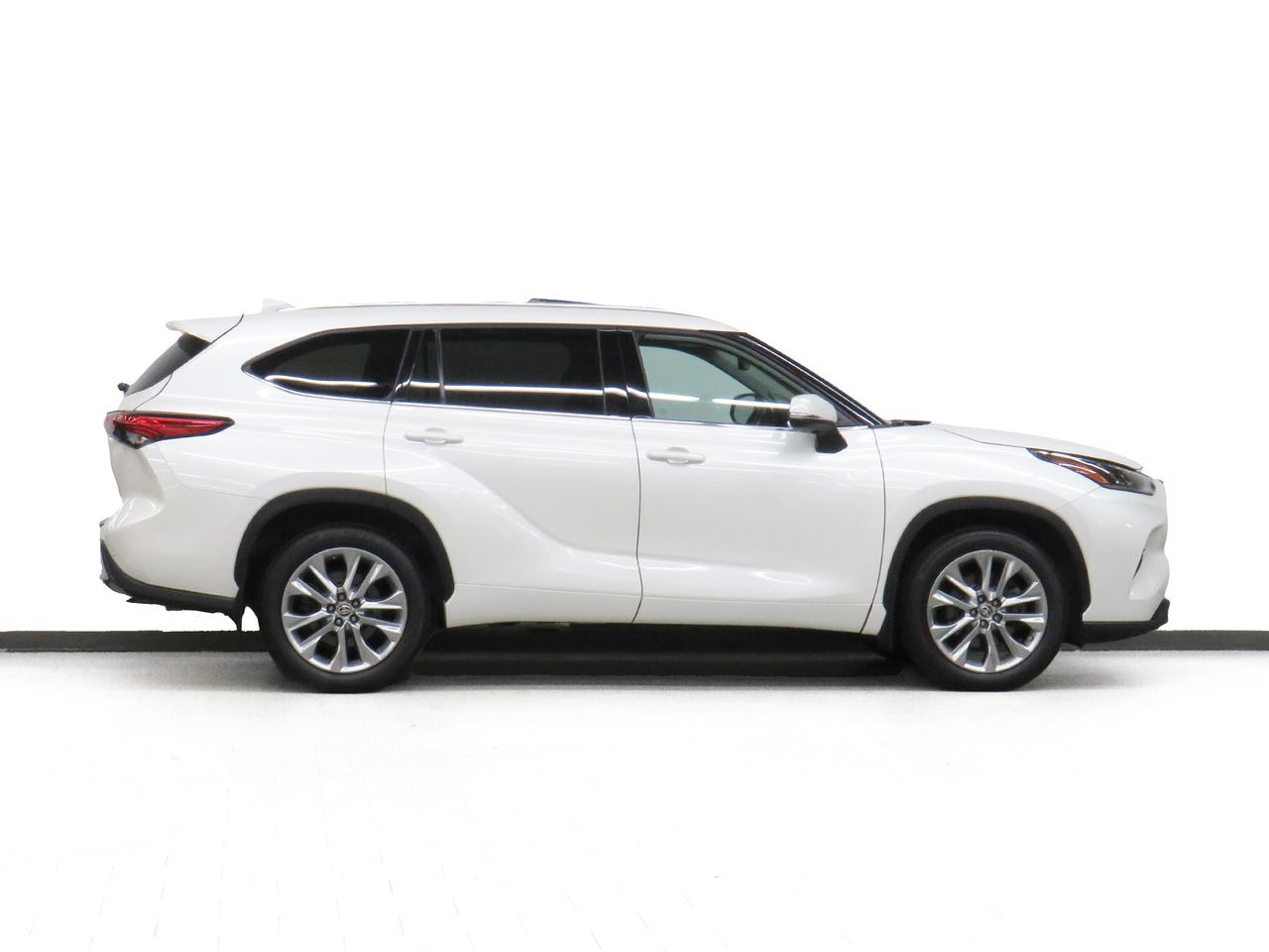2021 Toyota Highlander XLE AWD | Moonroof | Leather | ACC | BSM | CarPlay