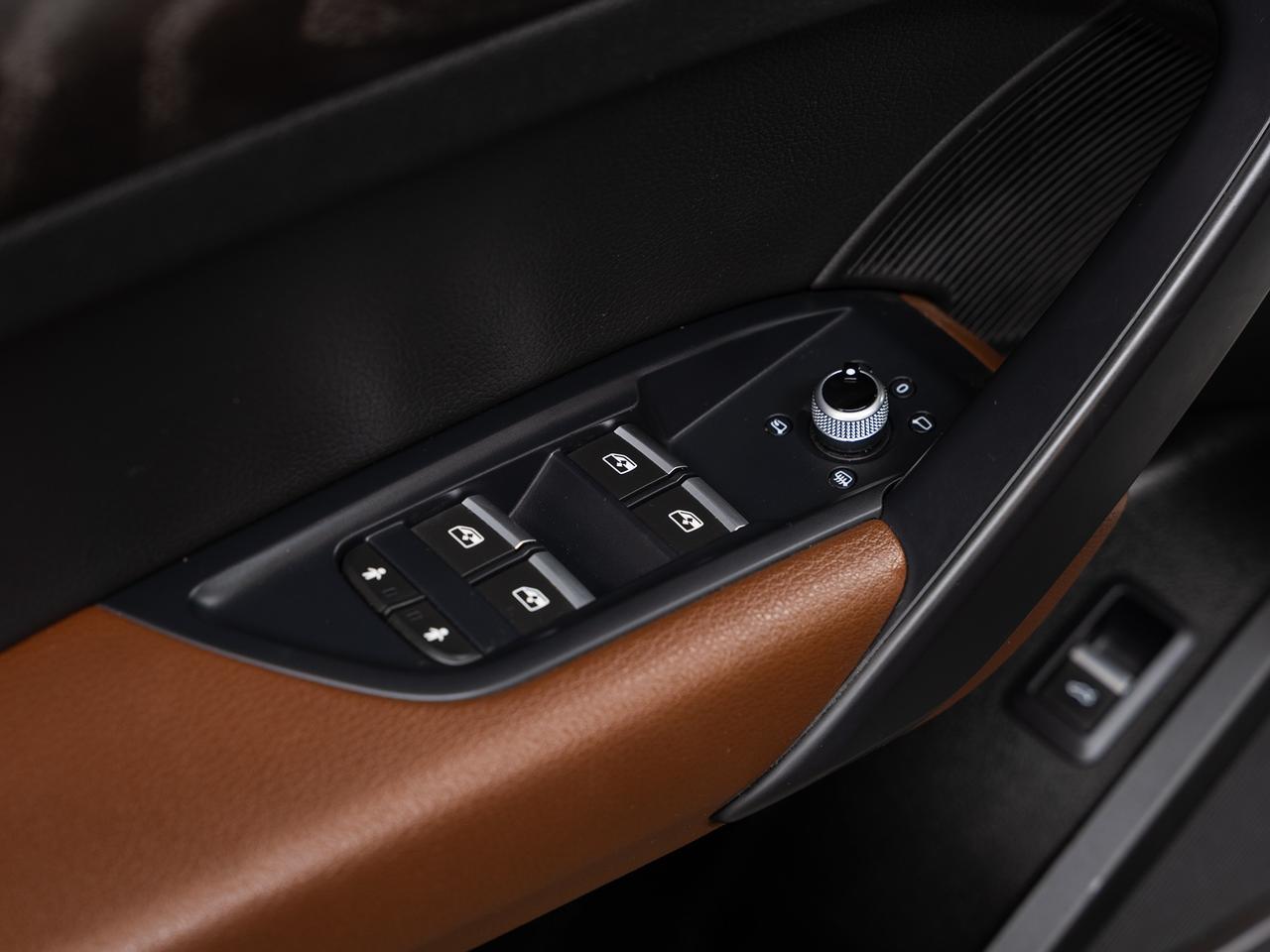 2020 Audi Q5 TECHNIK AWD | Nav | Pano roof | Leather | CarPlay Photo