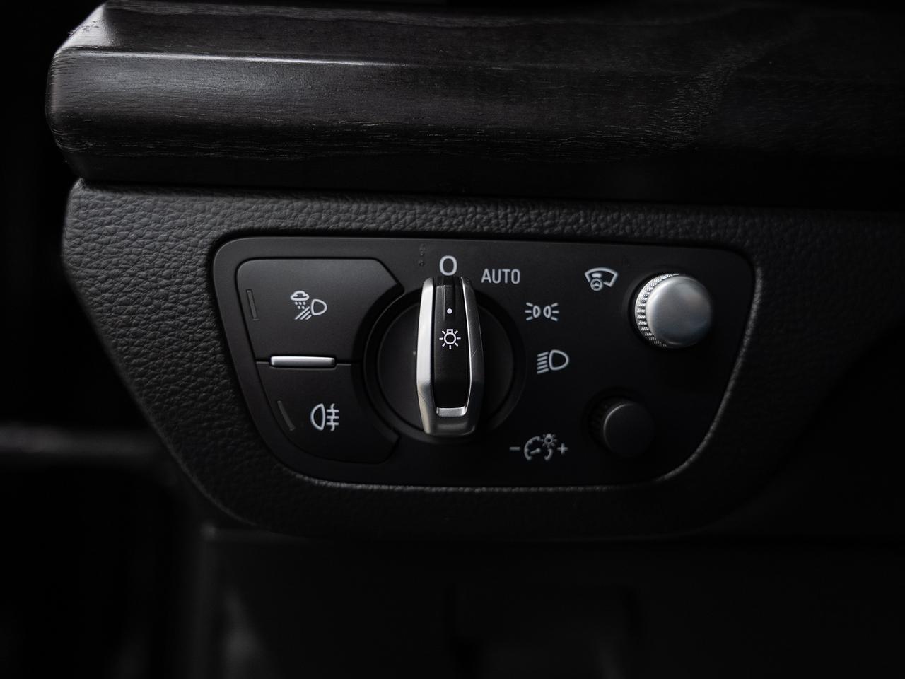 2020 Audi Q5 TECHNIK AWD | Nav | Pano roof | Leather | CarPlay Photo
