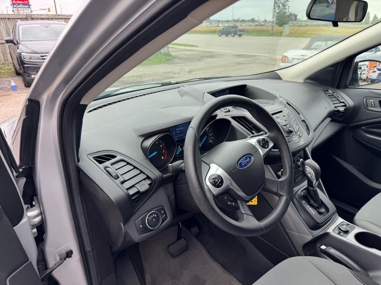 2015 Ford Escape SE, ALLOYS, ONLY 172KMS, 4 CYLINDER, AUTO, CERT Photo