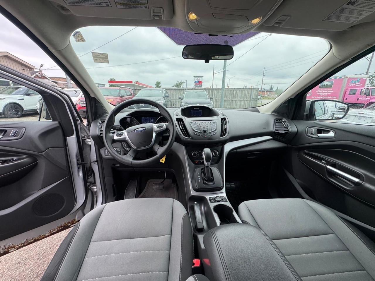 2015 Ford Escape SE, ALLOYS, ONLY 172KMS, 4 CYLINDER, AUTO, CERT Photo