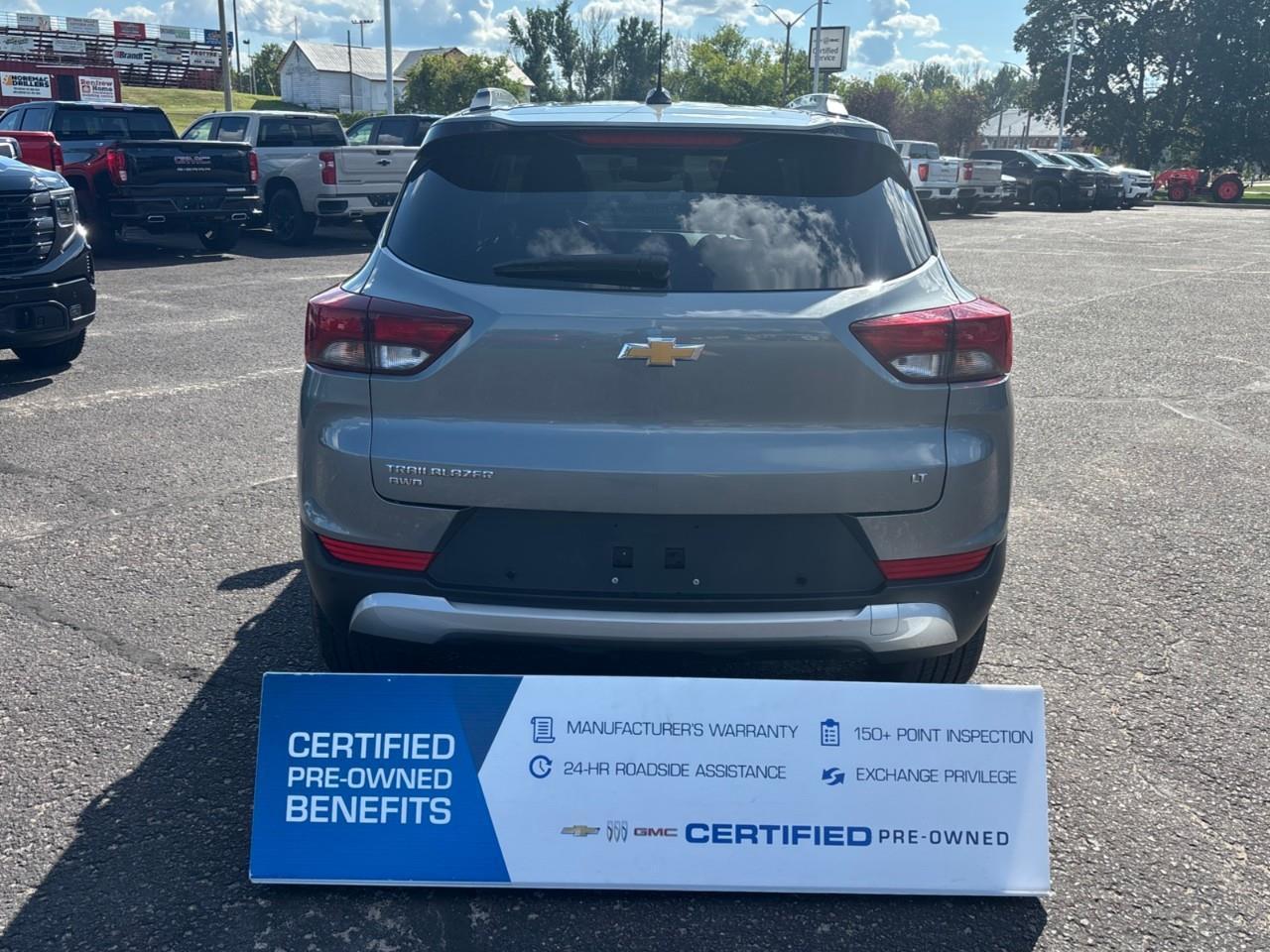 2025 Chevrolet TrailBlazer LT Used 2025 5 Passenger Small AWD SUV with Heated Front Seats, Heated Steering Wheel and a 11 Diagonal Touchscreen Radio with Wireless Apple CarPlay and Wireless Android Auto Photo2
