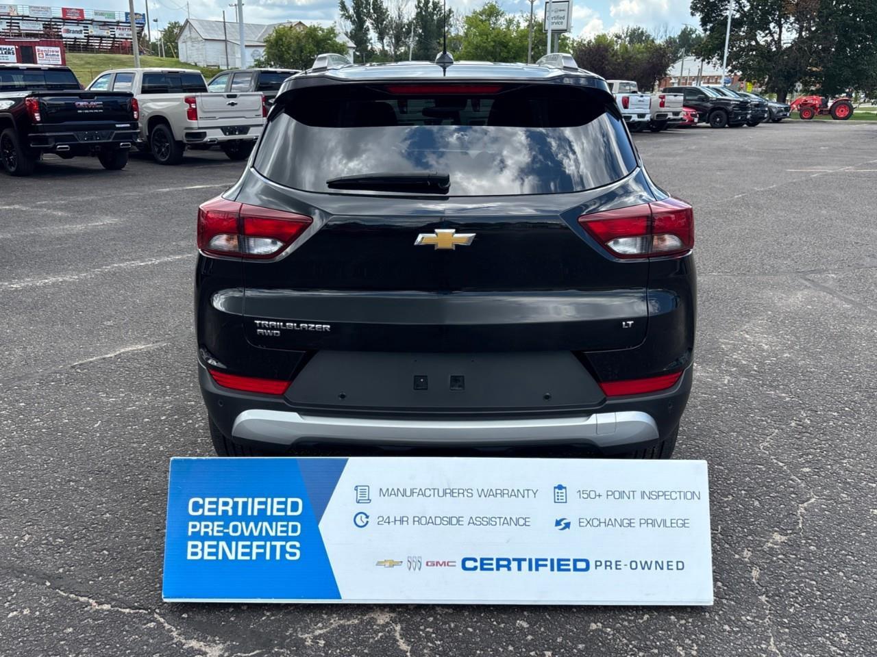 2025 Chevrolet TrailBlazer LT Used 2025 5 Passenger Small AWD SUV with Heated Front Seats, Heated Steering Wheel and a 11 Diagonal Touchscreen Radio with Wireless Apple CarPlay and Wireless Android Auto Photo