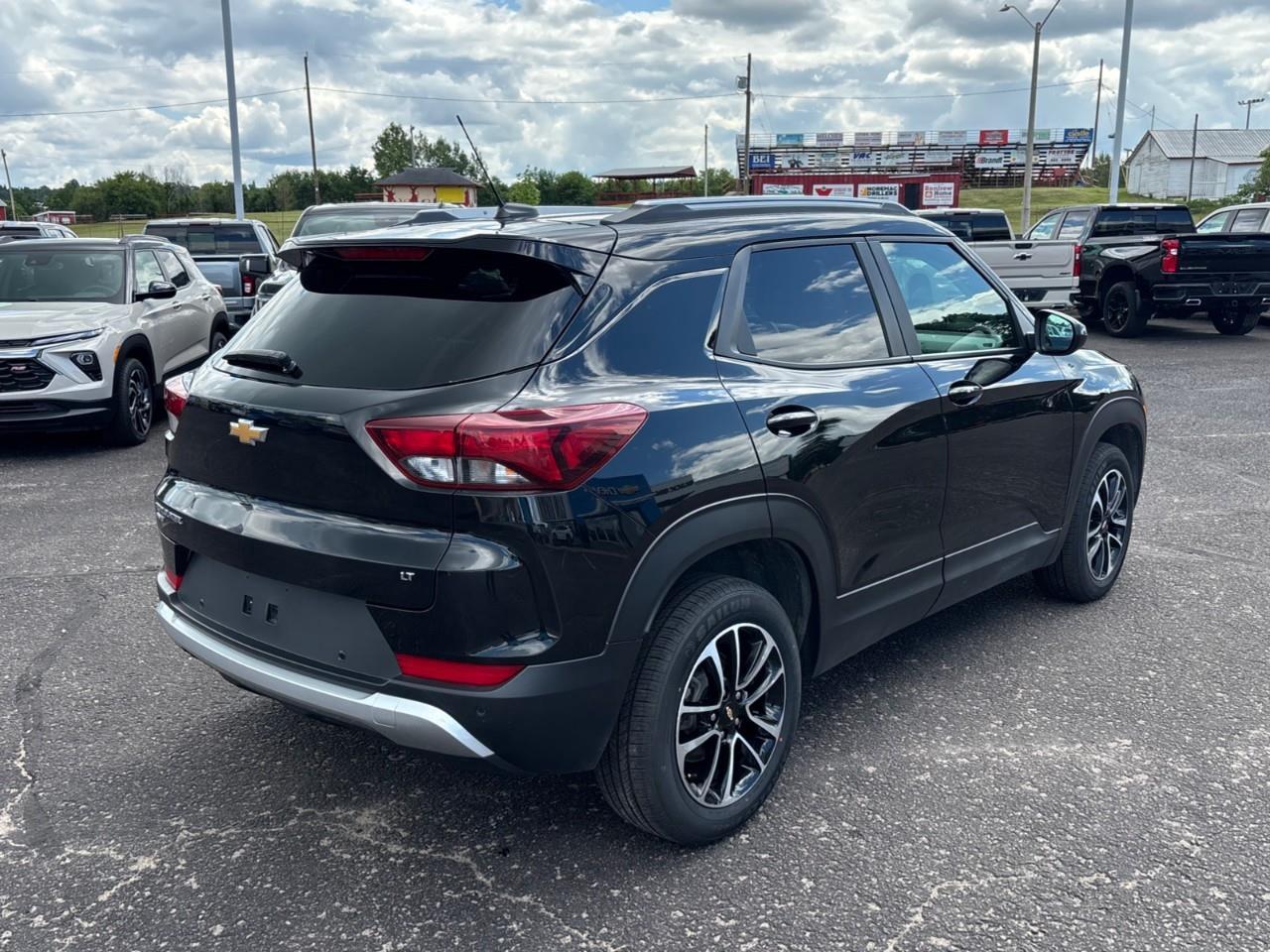 2025 Chevrolet TrailBlazer LT Used 2025 5 Passenger Small AWD SUV with Heated Front Seats, Heated Steering Wheel and a 11 Diagonal Touchscreen Radio with Wireless Apple CarPlay and Wireless Android Auto Photo