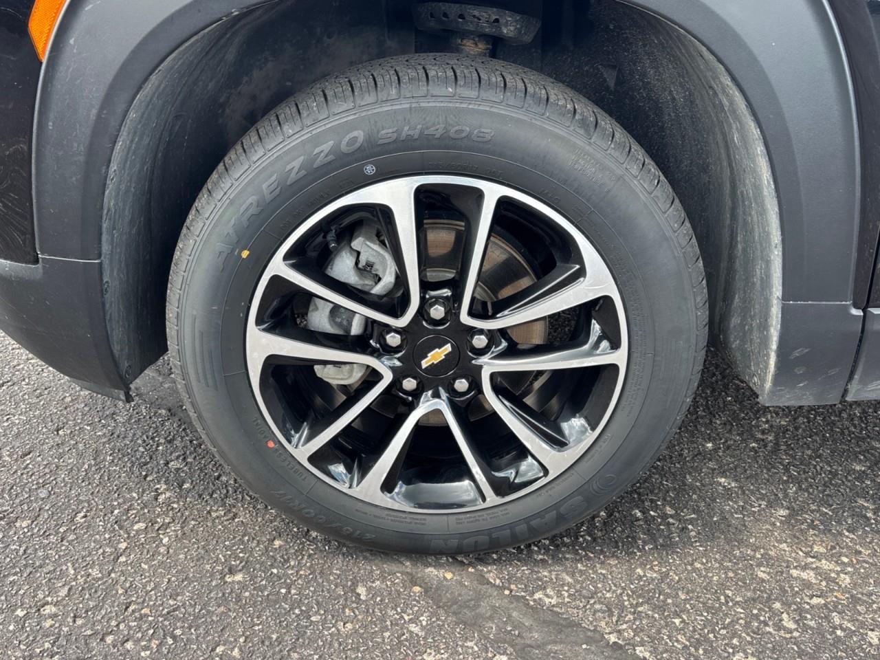 2025 Chevrolet TrailBlazer LT Used 2025 5 Passenger Small AWD SUV with Heated Front Seats, Heated Steering Wheel and a 11 Diagonal Touchscreen Radio with Wireless Apple CarPlay and Wireless Android Auto Photo