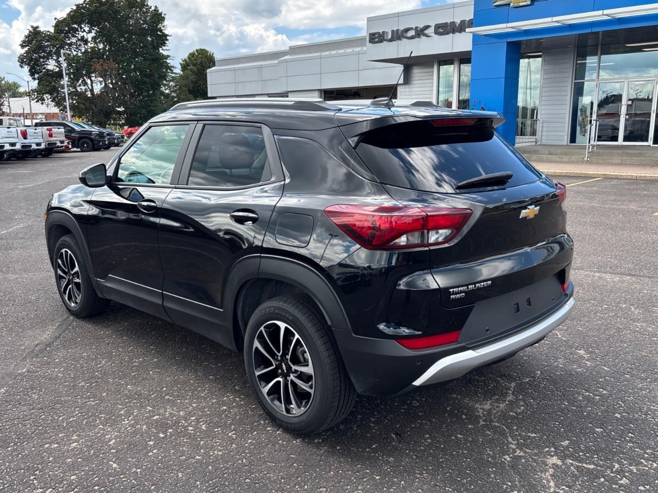 2025 Chevrolet TrailBlazer LT Used 2025 5 Passenger Small AWD SUV with Heated Front Seats, Heated Steering Wheel and a 11 Diagonal Touchscreen Radio with Wireless Apple CarPlay and Wireless Android Auto Photo