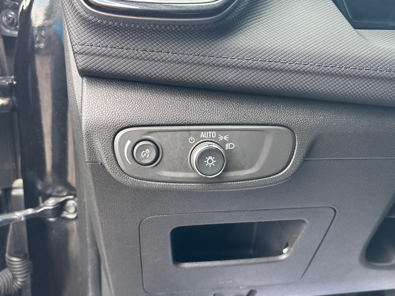 2025 Chevrolet TrailBlazer LT Used 2025 5 Passenger Small AWD SUV with Heated Front Seats, Heated Steering Wheel and a 11 Diagonal Touchscreen Radio with Wireless Apple CarPlay and Wireless Android Auto Photo