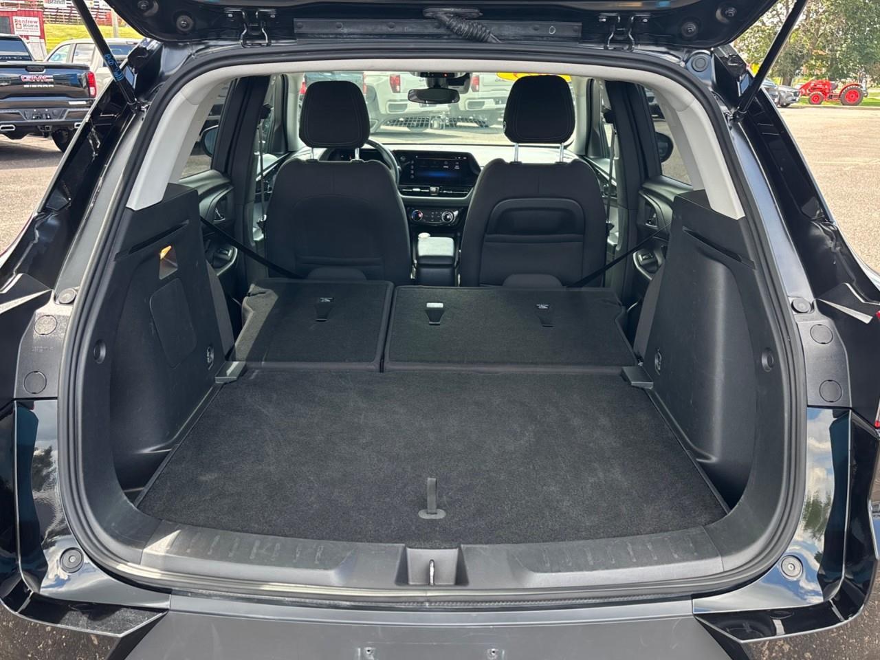 2025 Chevrolet TrailBlazer LT Used 2025 5 Passenger Small AWD SUV with Heated Front Seats, Heated Steering Wheel and a 11 Diagonal Touchscreen Radio with Wireless Apple CarPlay and Wireless Android Auto Photo