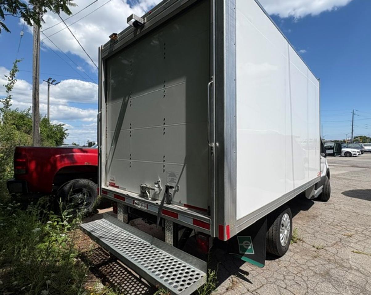 2024 Ford Transit Cutaway Cube Photo3
