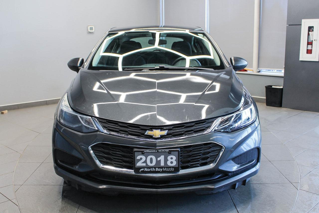 2018 Chevrolet Cruze LT Auto CLOTH UPHOLSTERY - HEATED FRONT SEATS - CLEAN CARFAX! Photo2