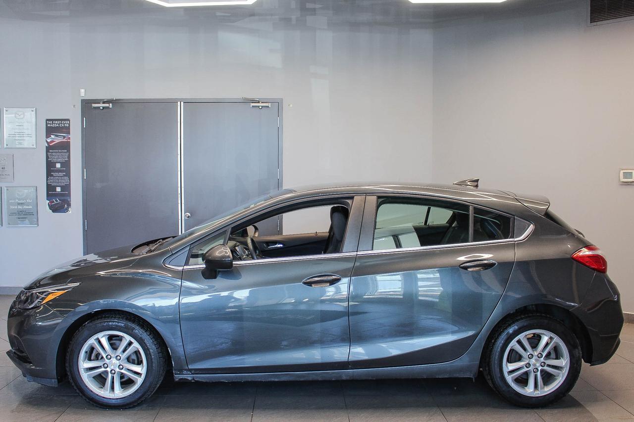 2018 Chevrolet Cruze LT Auto CLOTH UPHOLSTERY - HEATED FRONT SEATS - CLEAN CARFAX! Photo