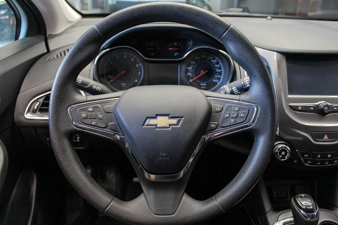 2018 Chevrolet Cruze LT Auto CLOTH UPHOLSTERY - HEATED FRONT SEATS - CLEAN CARFAX! Photo