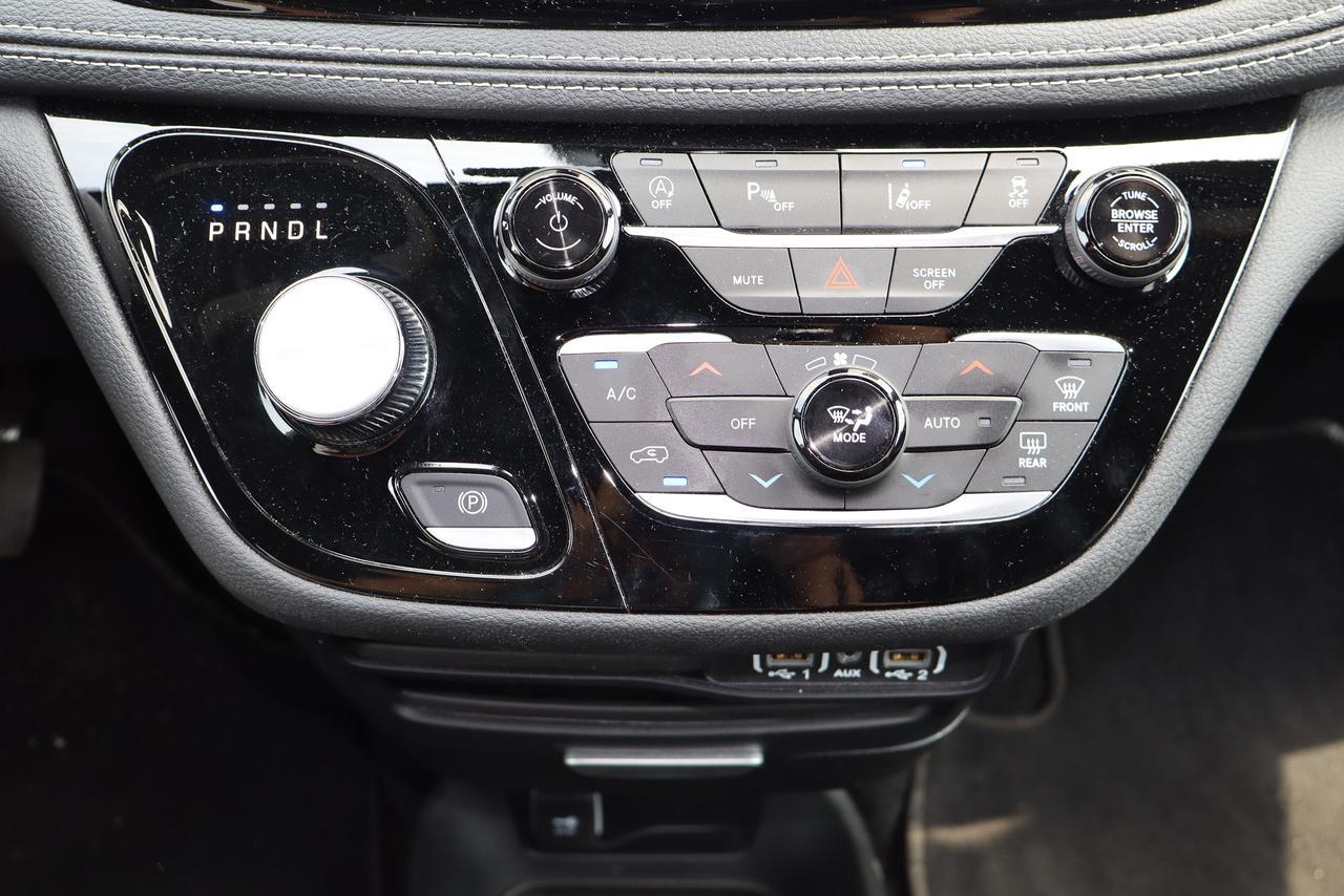2025 Chrysler Pacifica Select FWD Photo