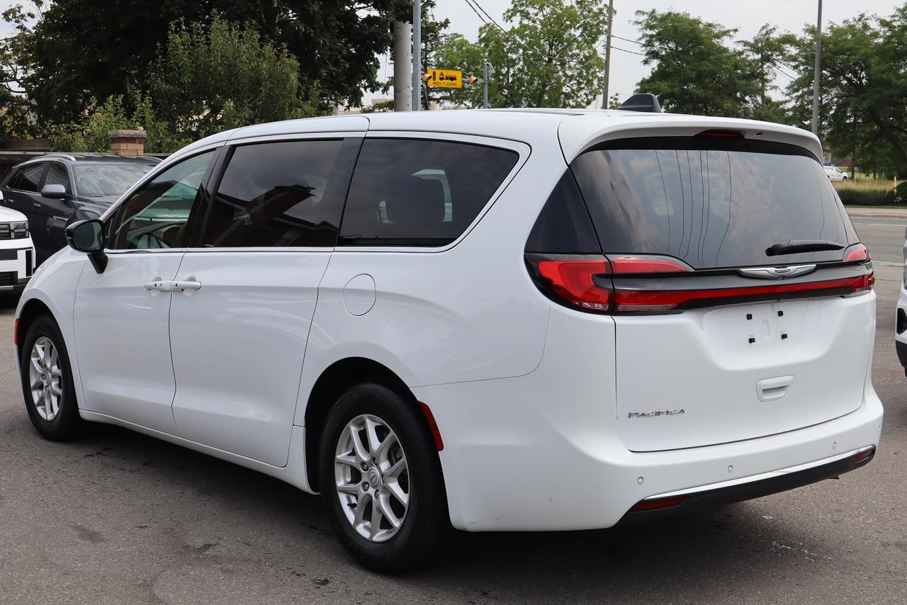 2025 Chrysler Pacifica Select FWD Photo