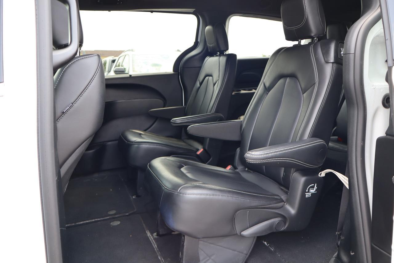 2025 Chrysler Pacifica Select FWD Photo