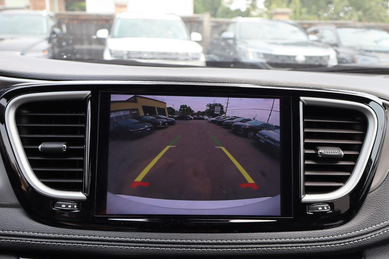 2025 Chrysler Pacifica Select FWD Photo