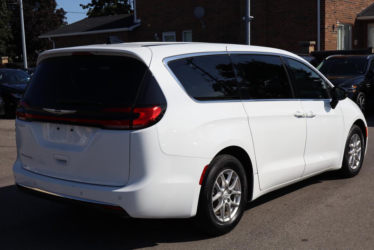 2025 Chrysler Pacifica Select FWD Photo