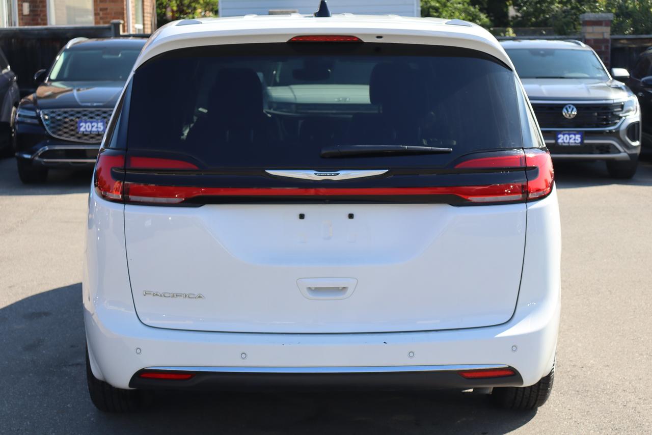 2025 Chrysler Pacifica Select FWD Photo
