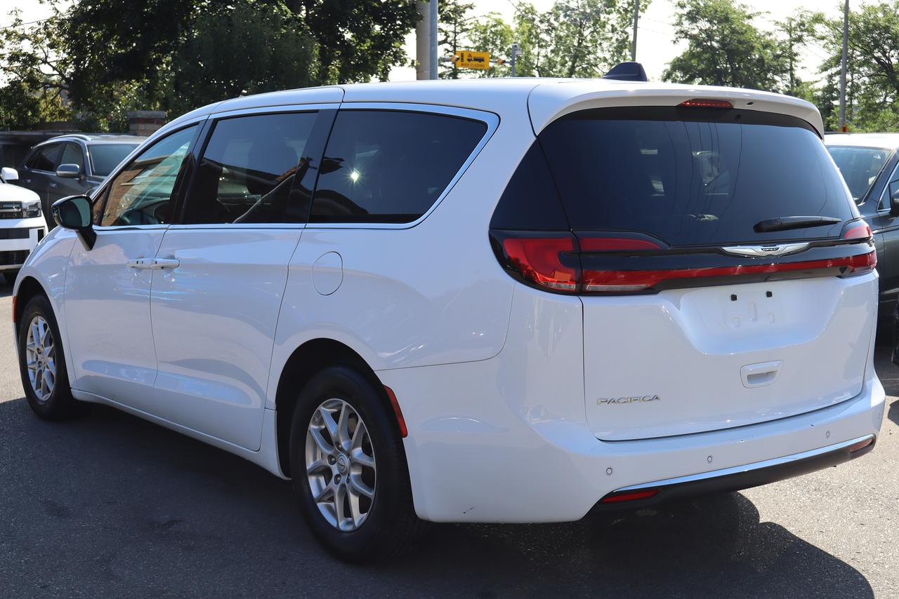 2025 Chrysler Pacifica Select FWD Photo