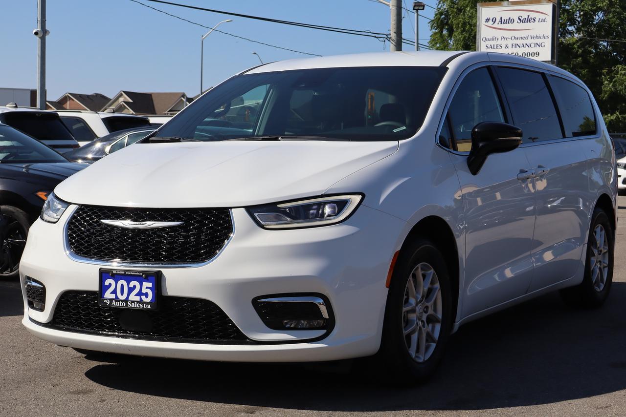 2025 Chrysler Pacifica Select FWD Photo