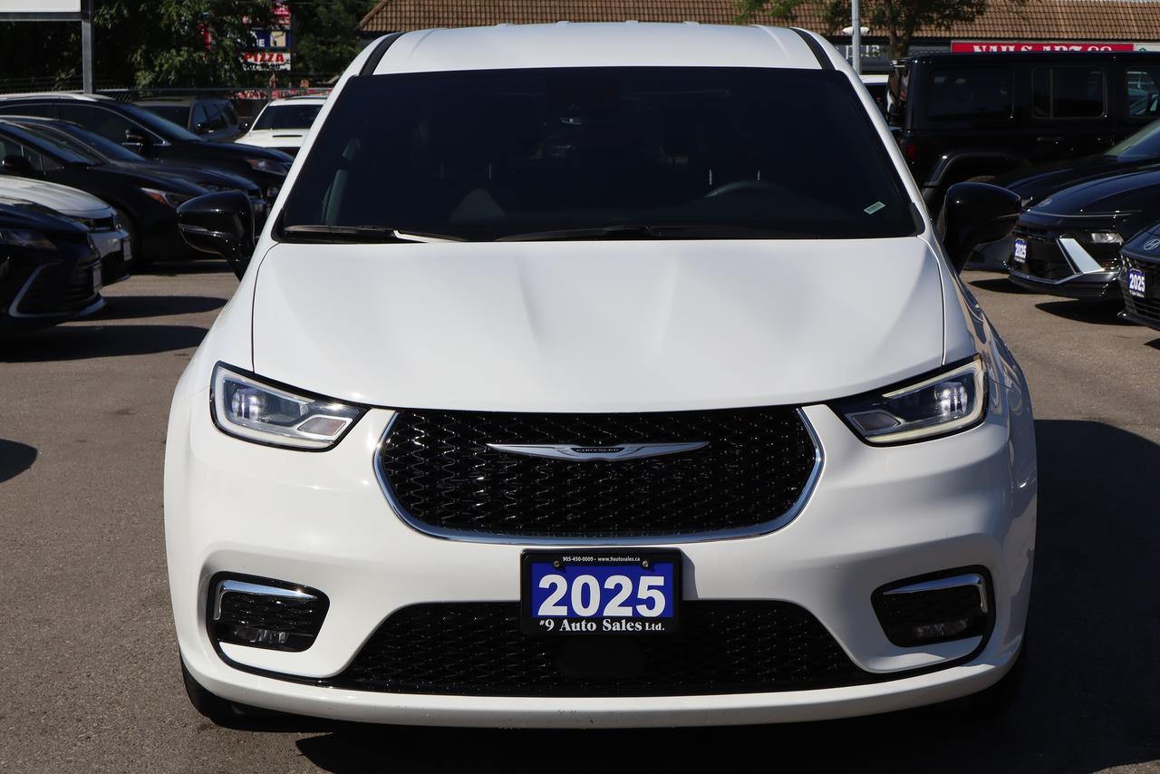 2025 Chrysler Pacifica Select FWD Photo