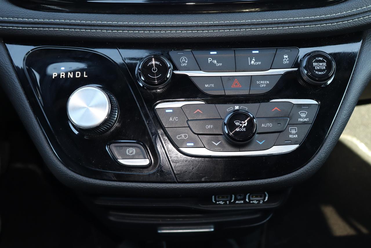 2025 Chrysler Pacifica Select FWD Photo