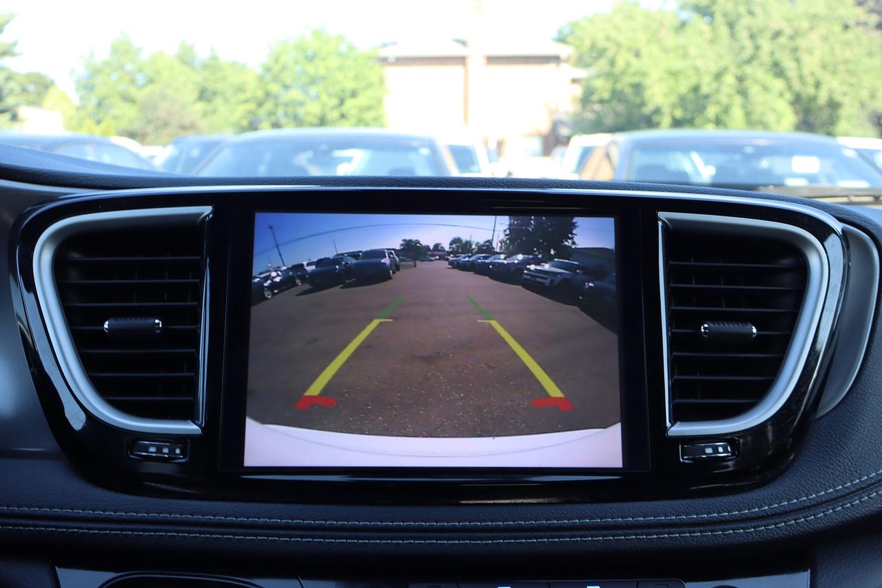 2025 Chrysler Pacifica Select FWD Photo