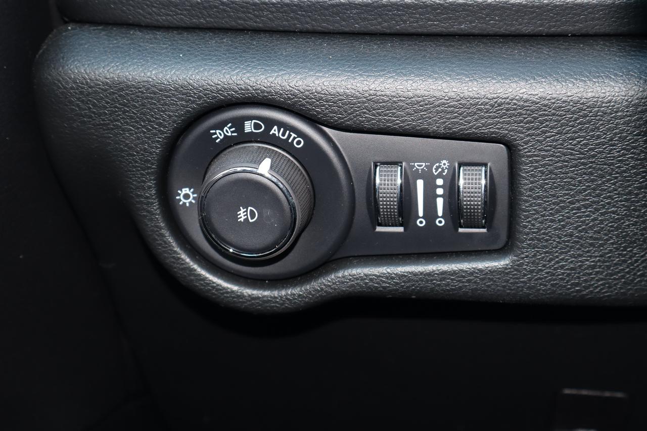 2025 Chrysler Pacifica Select FWD Photo
