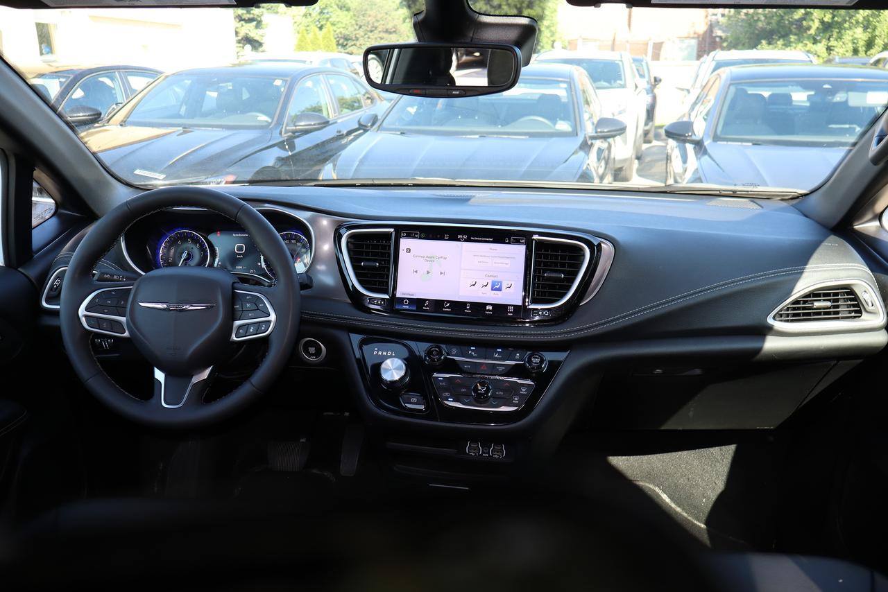 2025 Chrysler Pacifica Select FWD Photo