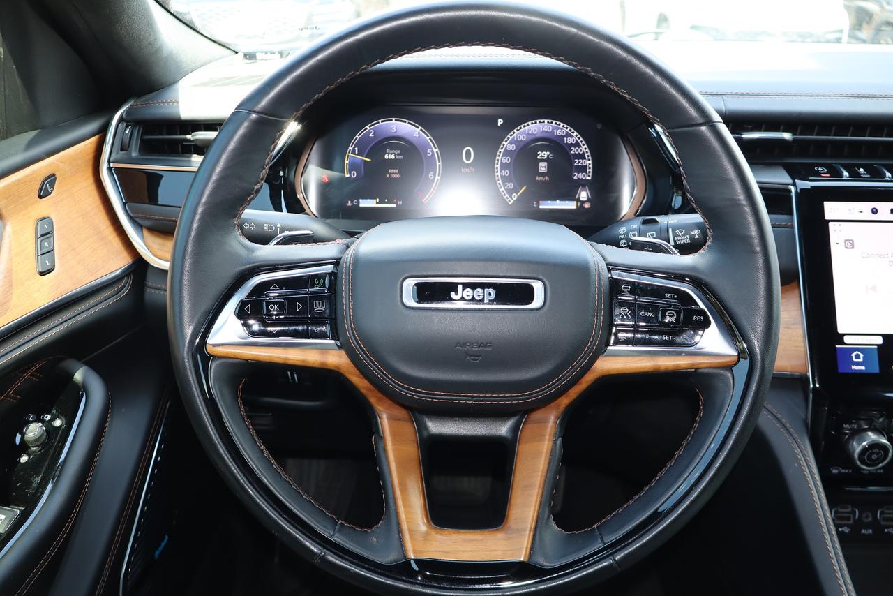 2023 Jeep Grand Cherokee Summit Reserve 4x4 6 Passnger Photo