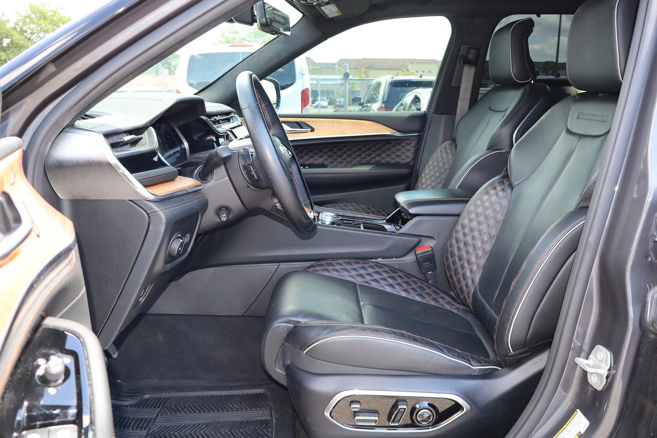 2023 Jeep Grand Cherokee Summit Reserve 4x4 6 Passnger Photo