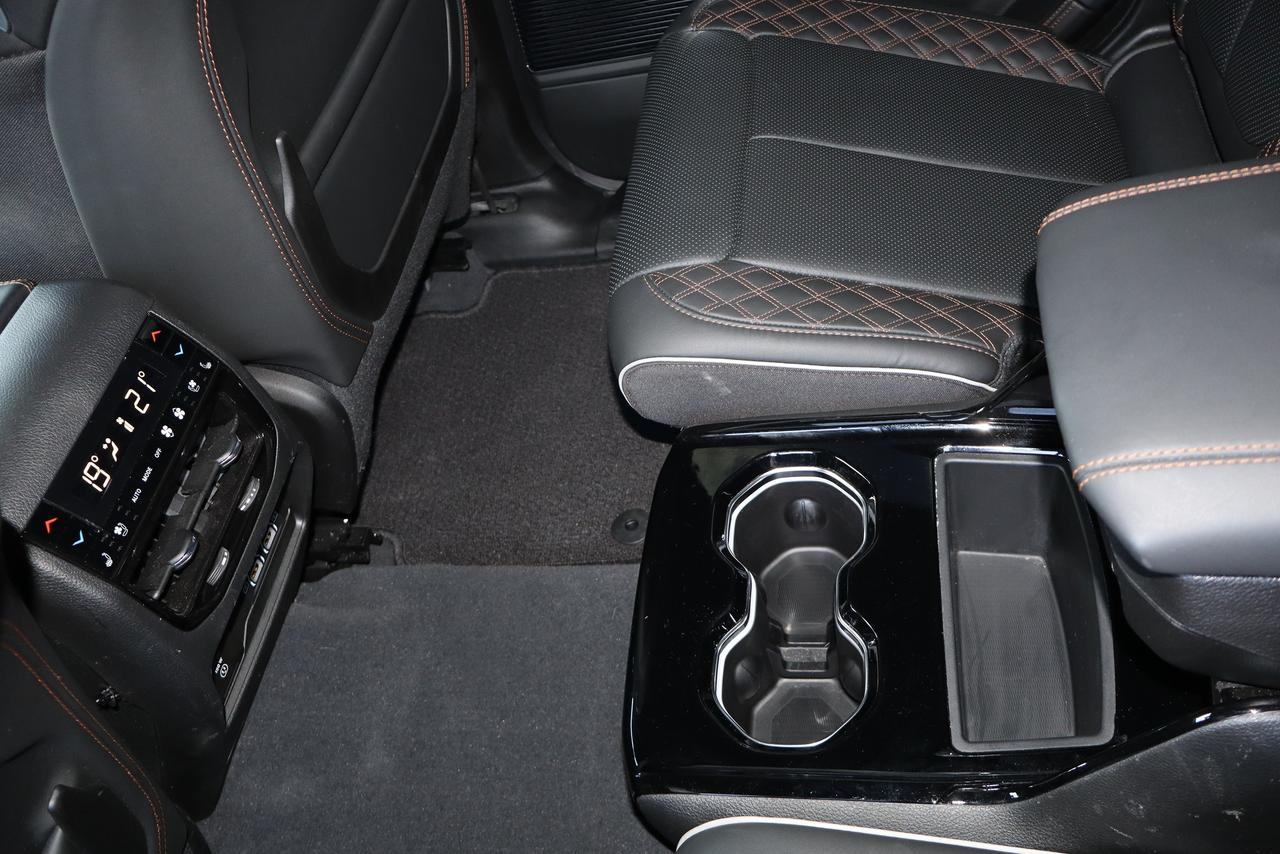 2023 Jeep Grand Cherokee Summit Reserve 4x4 6 Passnger Photo