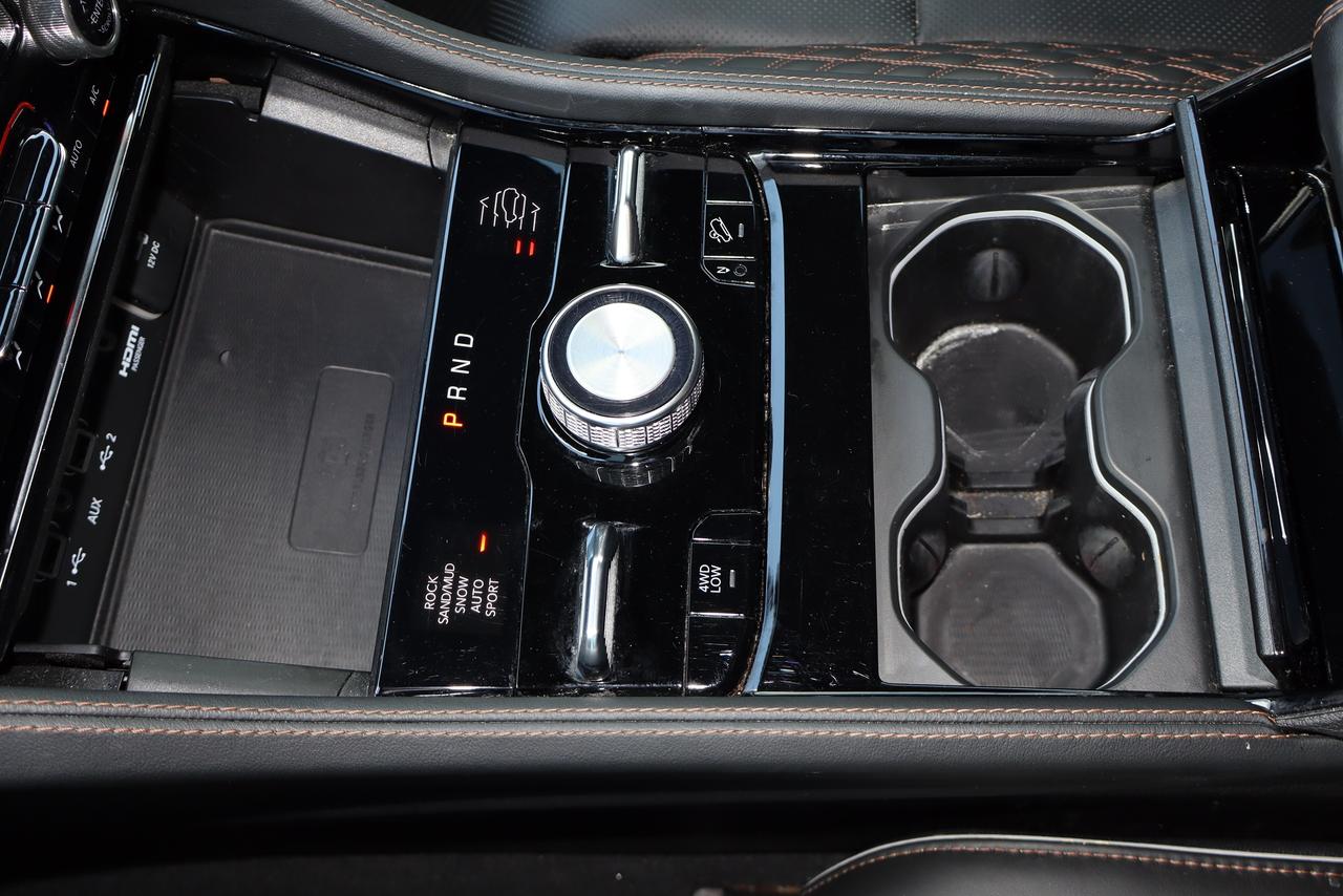 2023 Jeep Grand Cherokee Summit Reserve 4x4 6 Passnger Photo