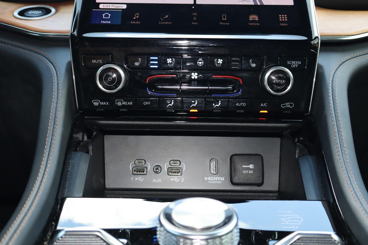 2023 Jeep Grand Cherokee Summit Reserve 4x4 6 Passnger Photo