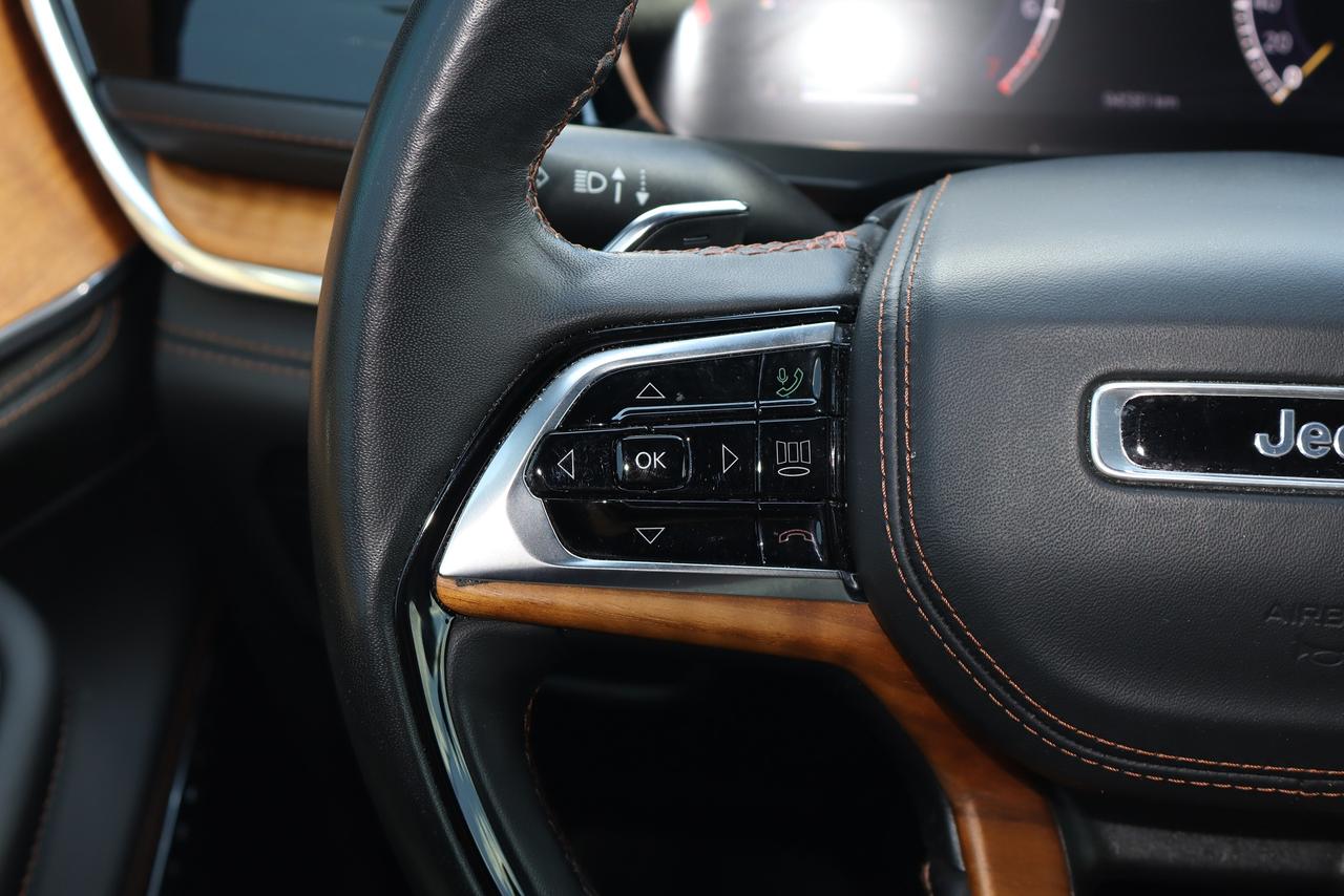 2023 Jeep Grand Cherokee Summit Reserve 4x4 6 Passnger Photo