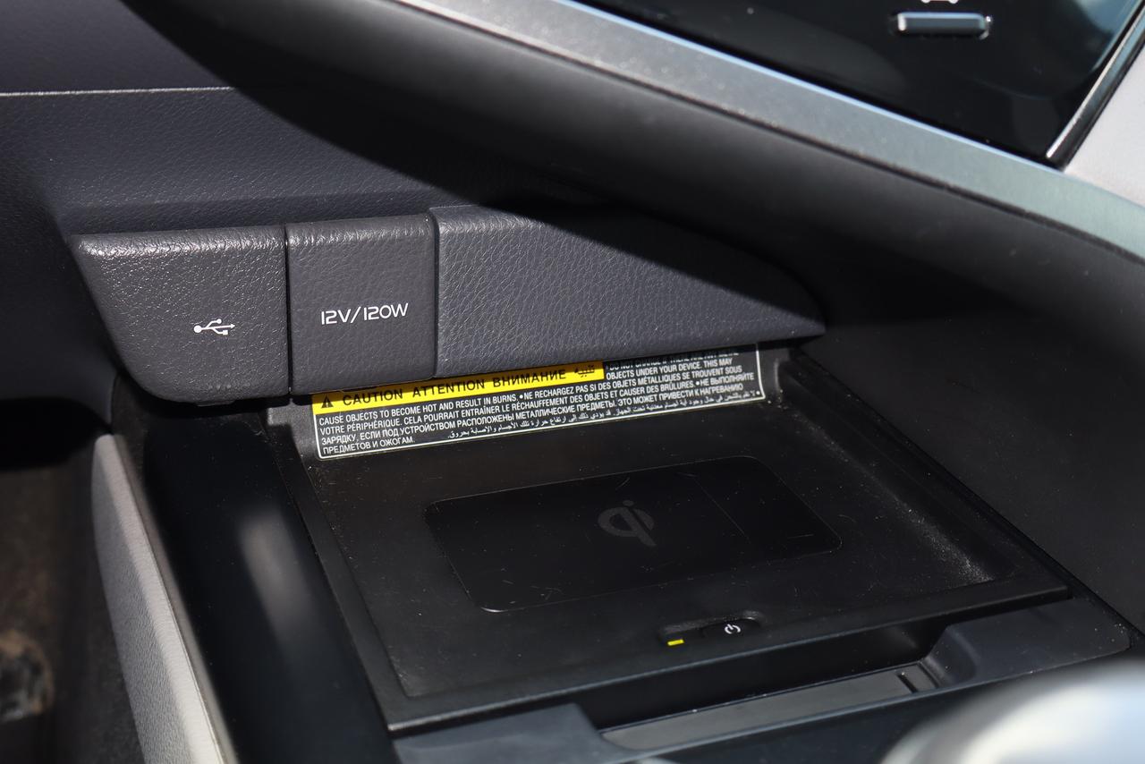 2020 Toyota Camry XLE Photo