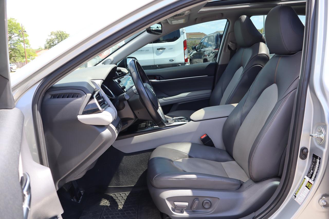 2020 Toyota Camry XLE Photo