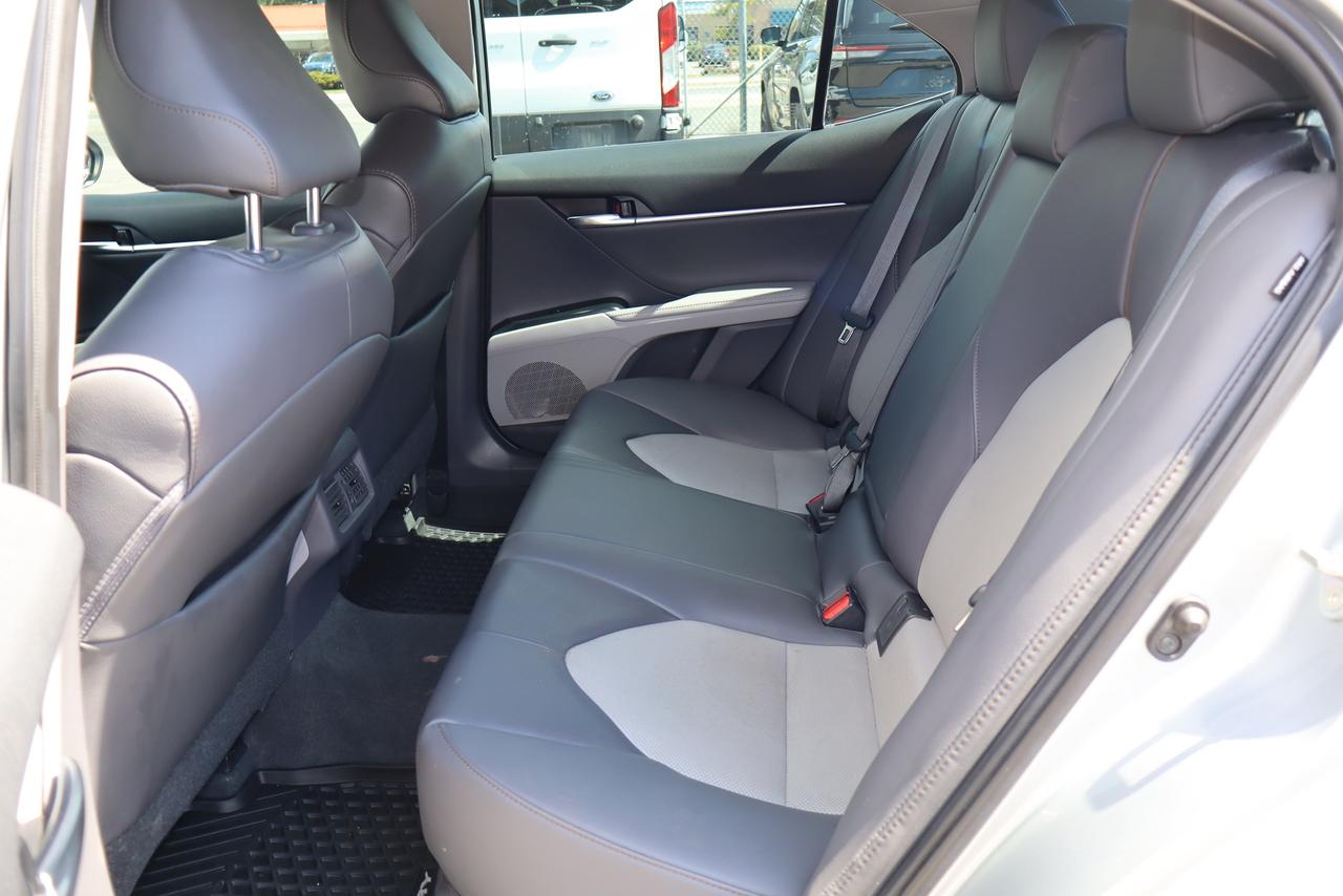 2020 Toyota Camry XLE Photo