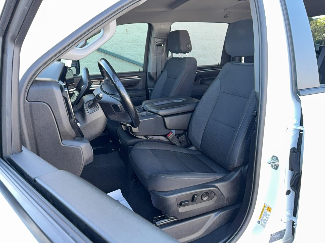 2025 Chevrolet Silverado 2500 LT 4WD CrewCab 6.6L8cylDiesel 6'7"Box HeatedSeats Photo