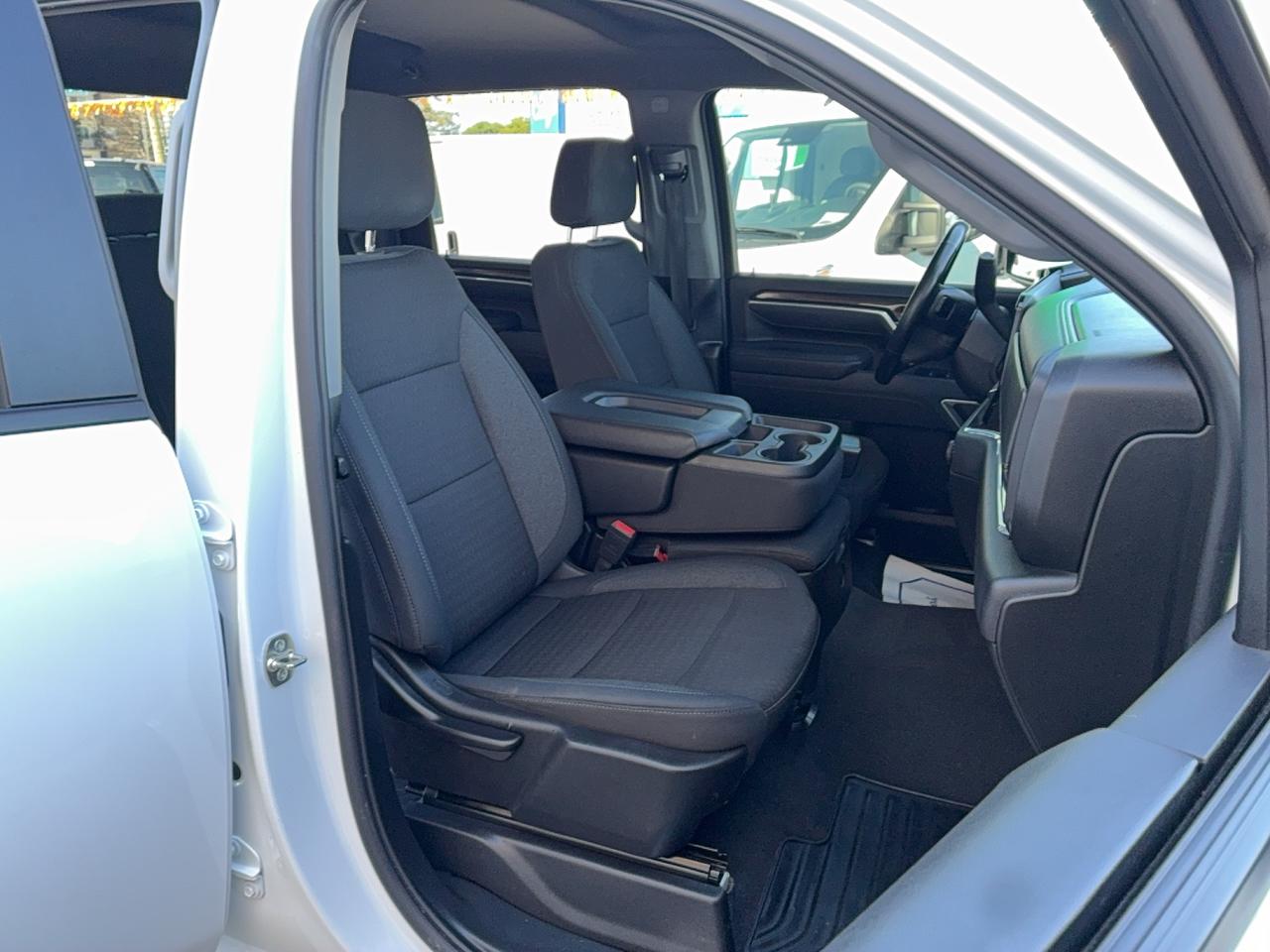 2025 Chevrolet Silverado 2500 LT 4WD CrewCab 6.6L8cylDiesel 6'7"Box HeatedSeats Photo