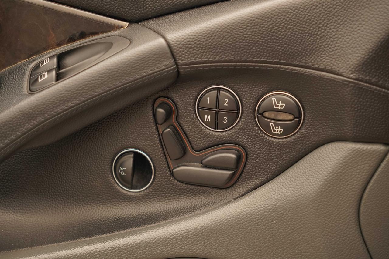 2005 Mercedes-Benz SL-Class SL 500 Photo