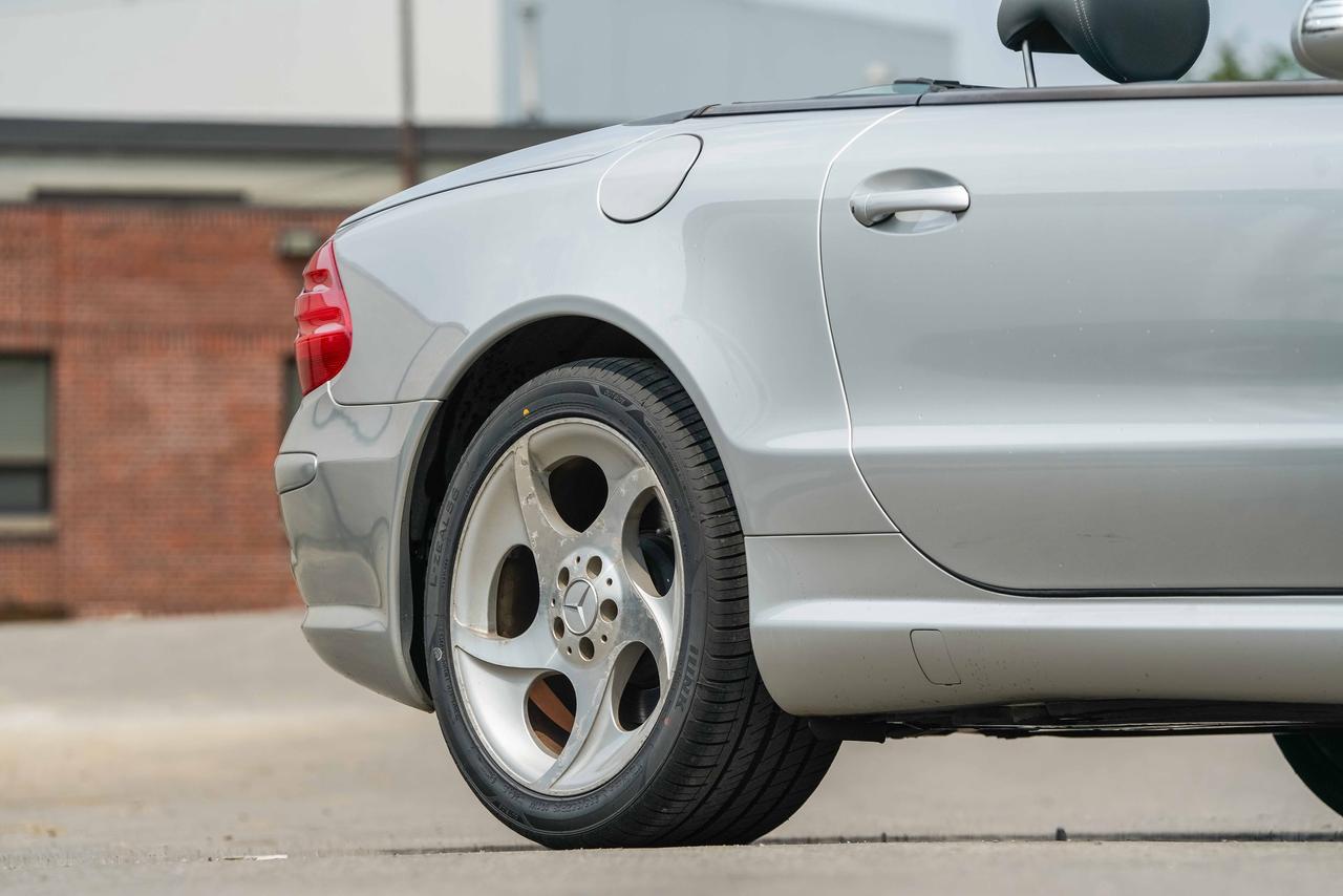 2005 Mercedes-Benz SL-Class SL 500 Photo