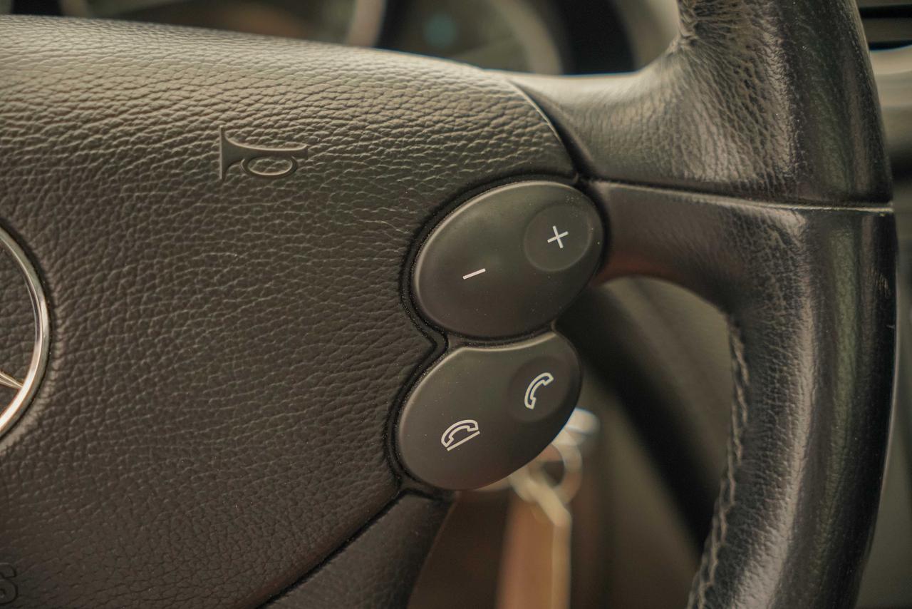 2005 Mercedes-Benz SL-Class SL 500 Photo