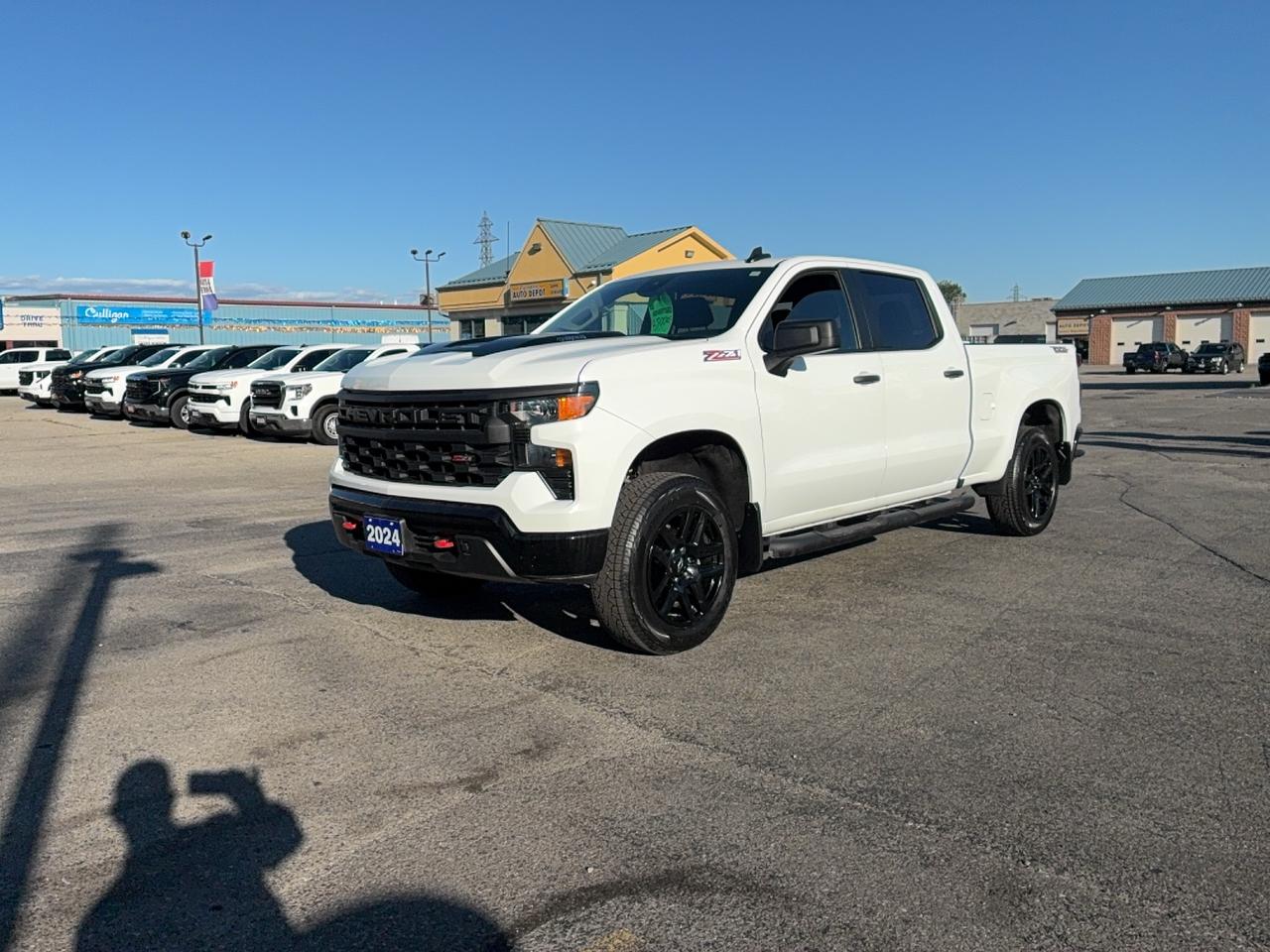 2024 Chevrolet Silverado 1500 Custom Trail Boss Z71 CrewCab 2.7L4cylGas 6'7"Box Photo