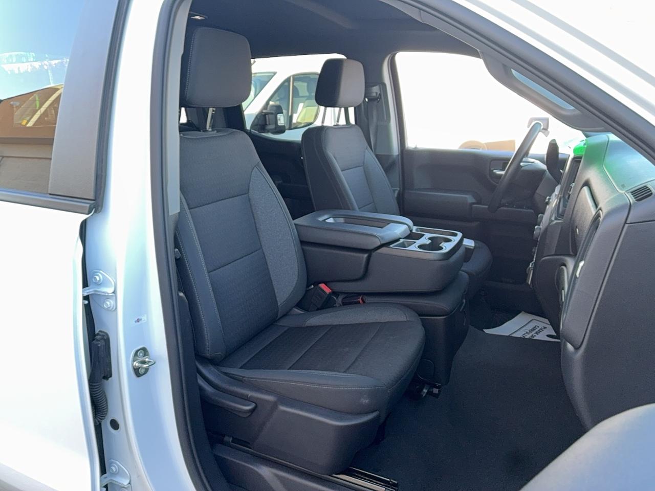2024 Chevrolet Silverado 1500 Custom Trail Boss Z71 CrewCab 2.7L4cylGas 6'7"Box Photo