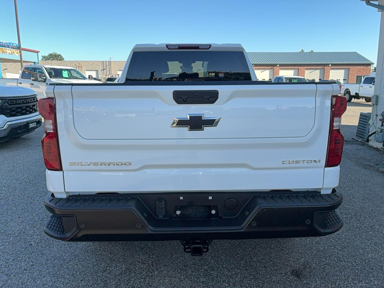 2024 Chevrolet Silverado 1500 Custom Trail Boss Z71 CrewCab 2.7L4cylGas 6'7"Box Photo