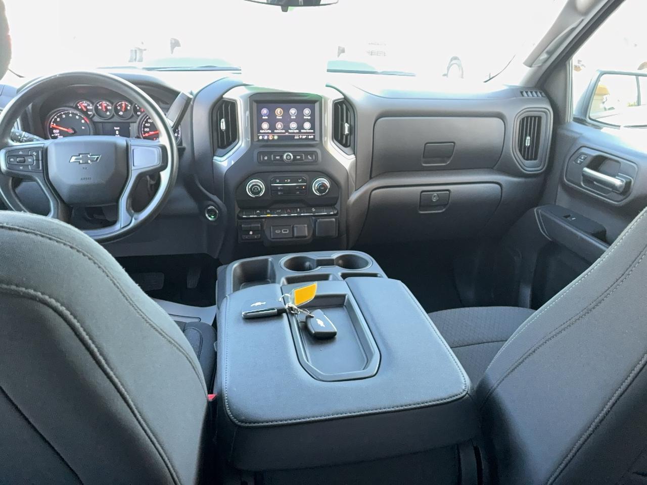 2024 Chevrolet Silverado 1500 Custom Trail Boss Z71 CrewCab 2.7L4cylGas 6'7"Box Photo