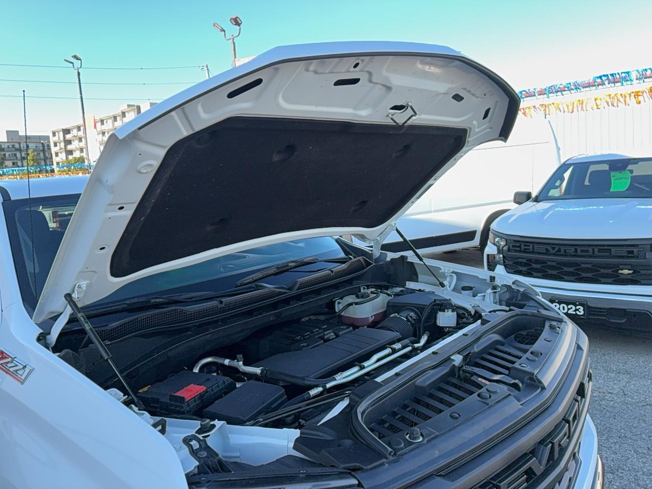 2024 Chevrolet Silverado 1500 Custom Trail Boss Z71 CrewCab 2.7L4cylGas 6'7"Box Photo