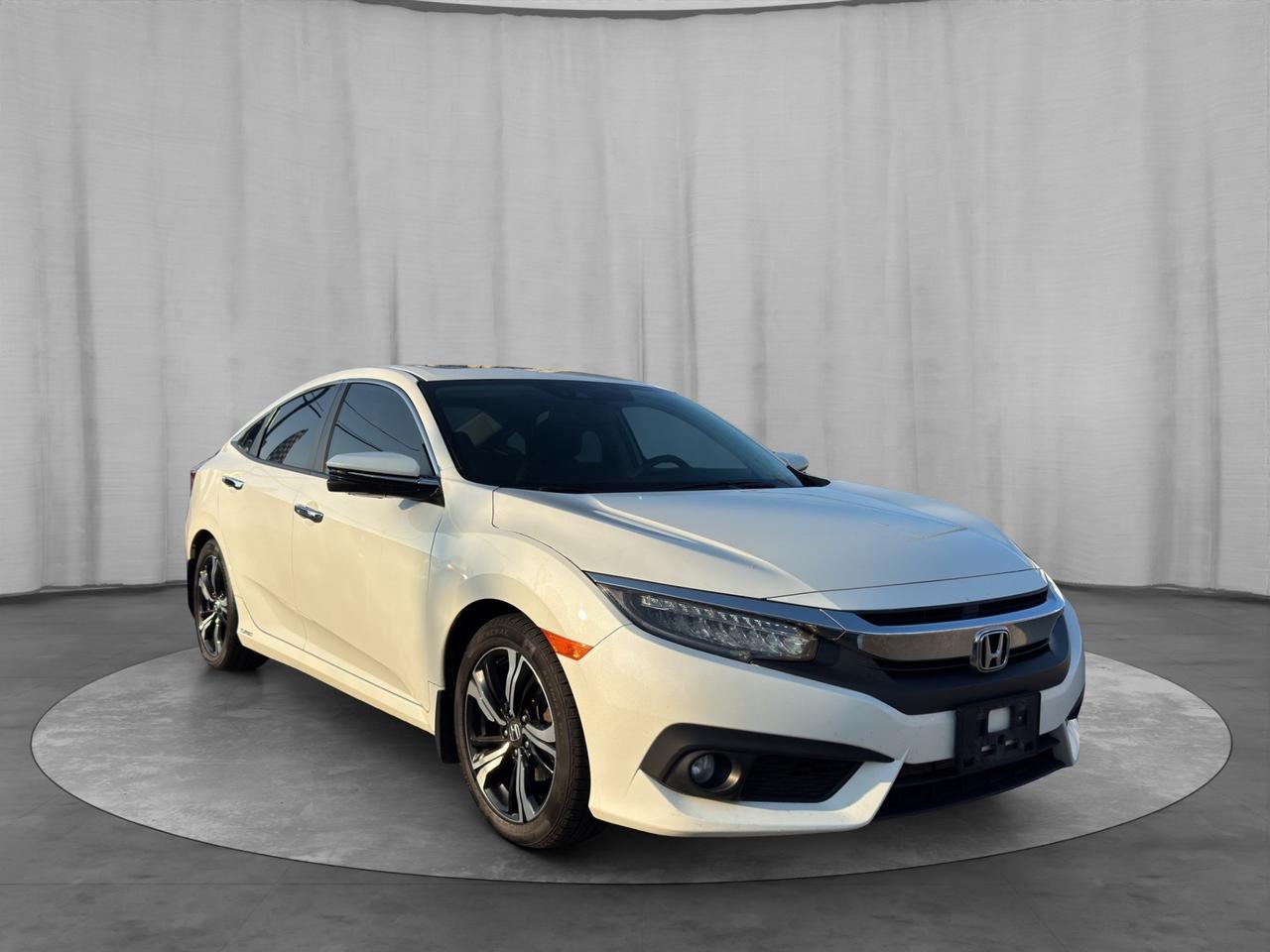 Used 2017 Honda Civic 4dr CVT Touring for sale in Scarborough, ON