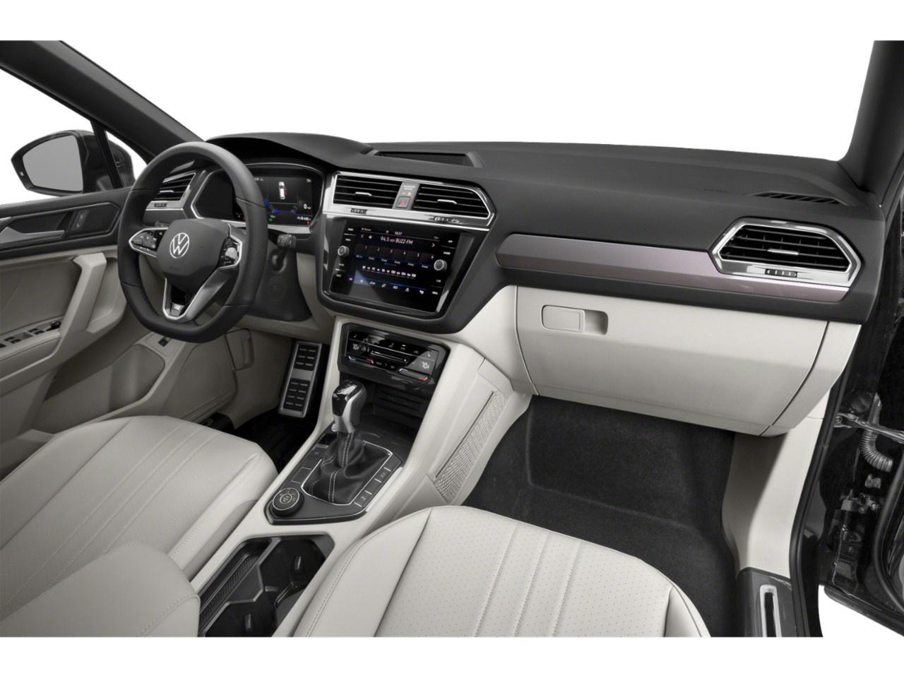 2022 Volkswagen Tiguan Comfortline R-Line Black Edition 4MOTION Photo